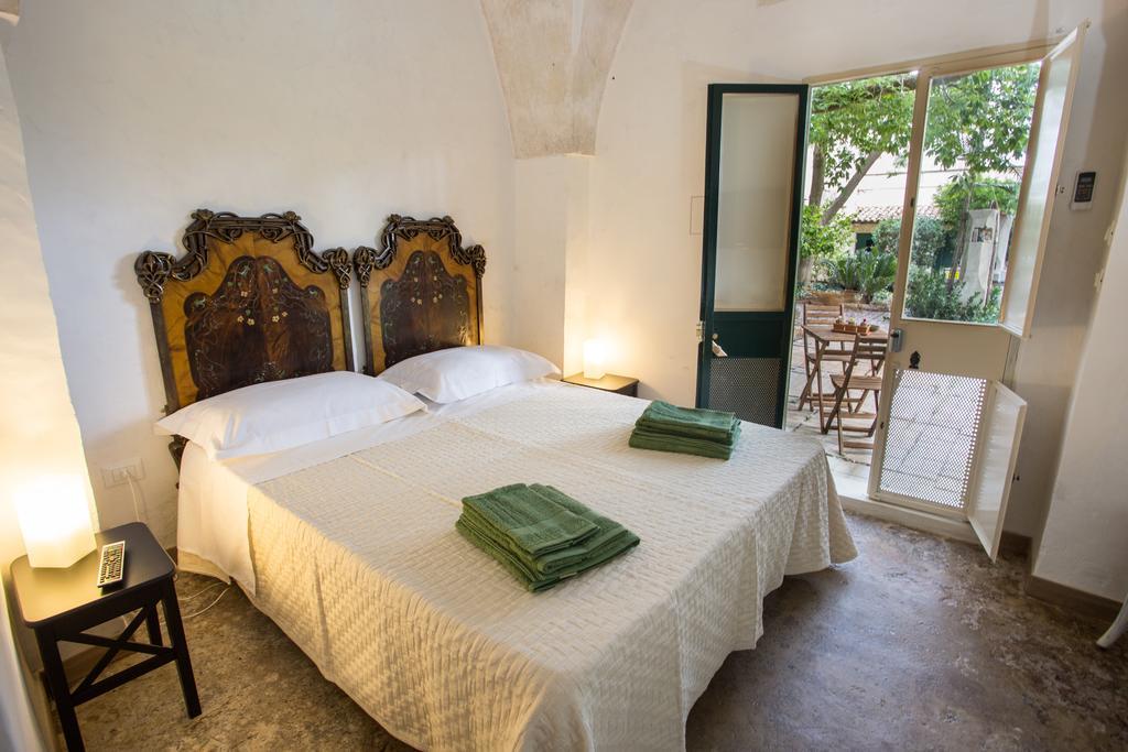 Giardino Nascosto Bed & Breakfast ตาเวียโน ห้อง รูปภาพ