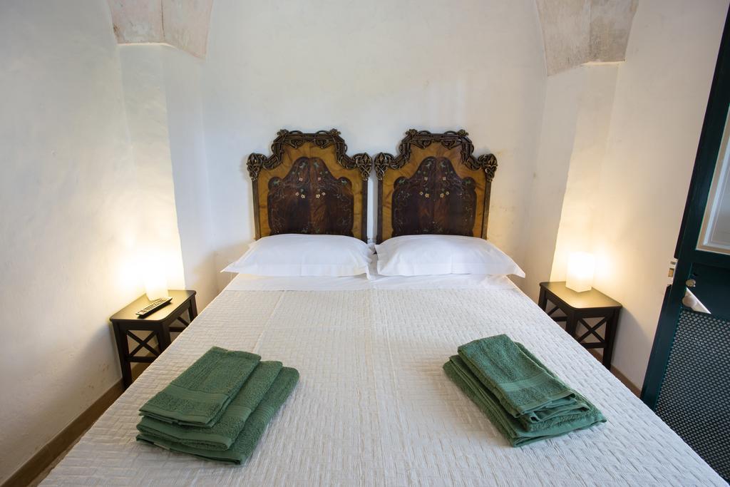 Giardino Nascosto Bed & Breakfast ตาเวียโน ห้อง รูปภาพ