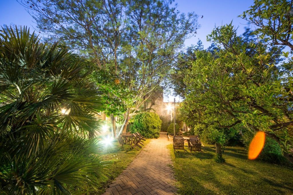 Giardino Nascosto Bed & Breakfast ตาเวียโน ภายนอก รูปภาพ