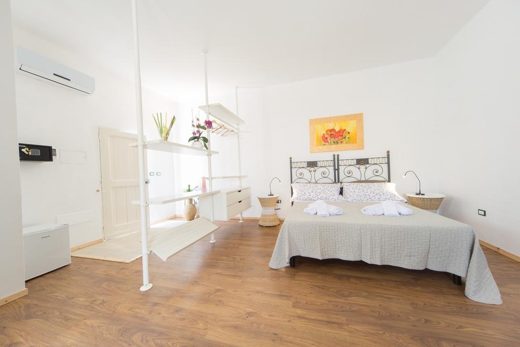 Giardino Nascosto Bed & Breakfast ตาเวียโน ห้อง รูปภาพ
