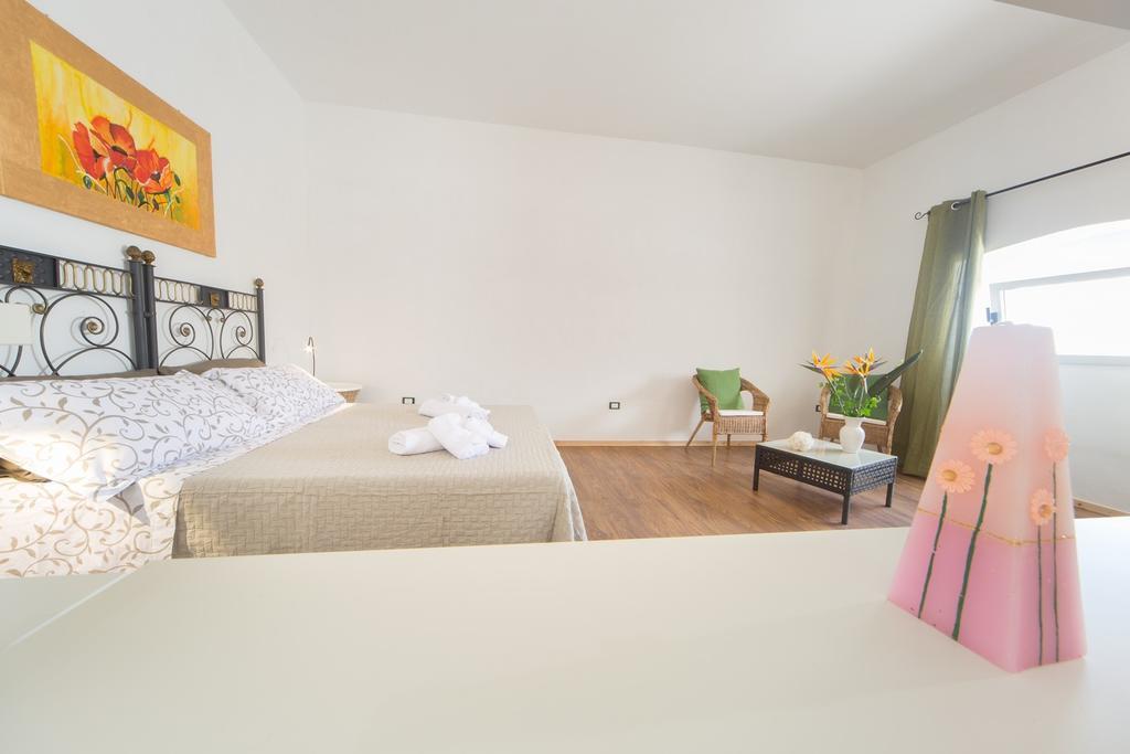 Giardino Nascosto Bed & Breakfast ตาเวียโน ห้อง รูปภาพ