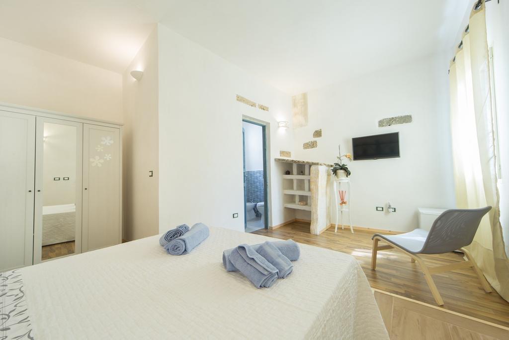 Giardino Nascosto Bed & Breakfast ตาเวียโน ห้อง รูปภาพ