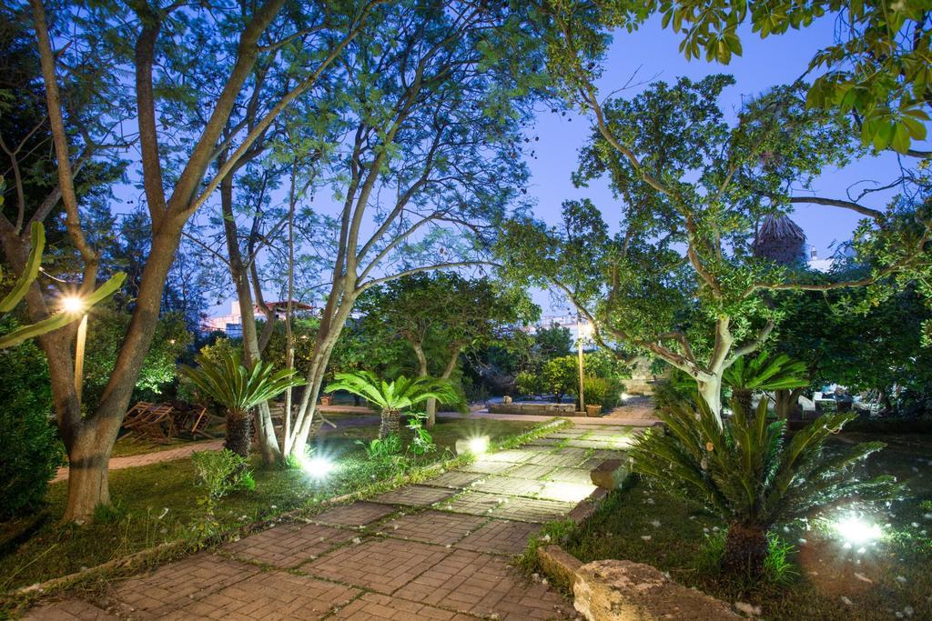 Giardino Nascosto Bed & Breakfast ตาเวียโน ภายนอก รูปภาพ
